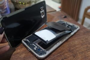 why lithium ion battery swell